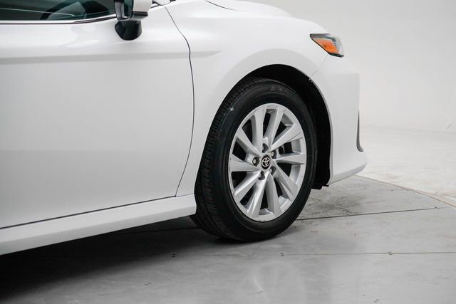 Used 2023 Toyota Camry LE image 7