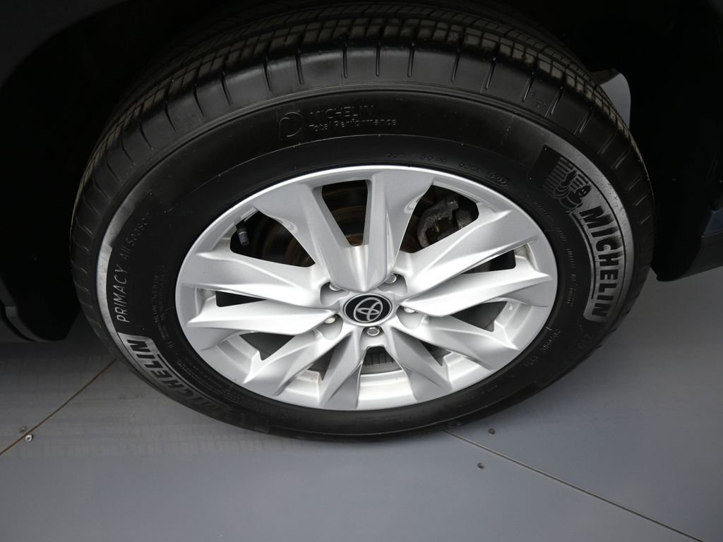 Certified 2022 Toyota Corolla Cross LE AWD/4WD image 15