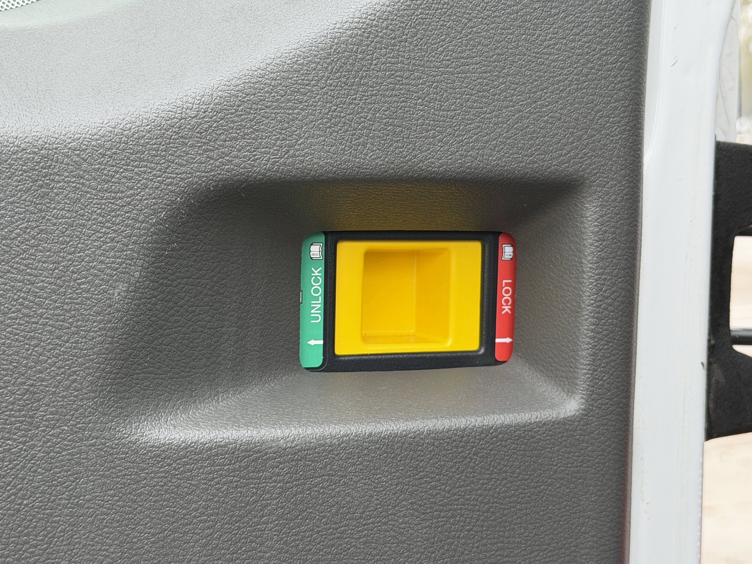 Used 2023 Ford Transit 350 XLT image 18