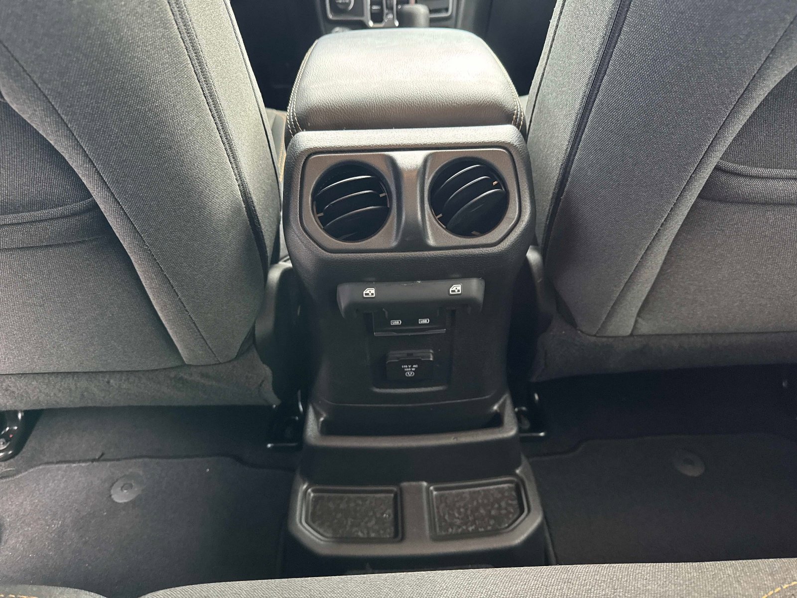 Used 2025 Jeep Wrangler Unlimited Sahara image 15