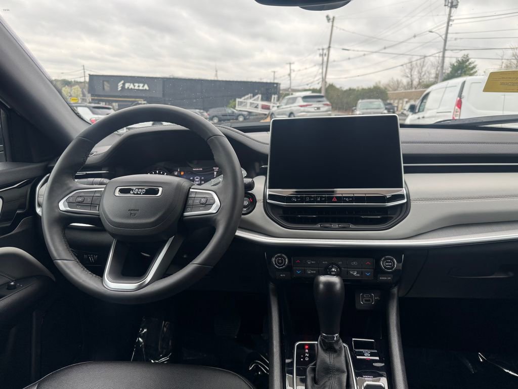 Used 2025 Jeep Compass Limited AWD/4WD image 16