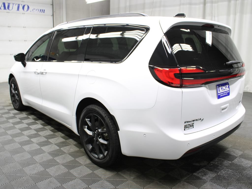 Used 2024 Chrysler Pacifica Touring-L w/ S Appearance Package AWD/4WD image 7