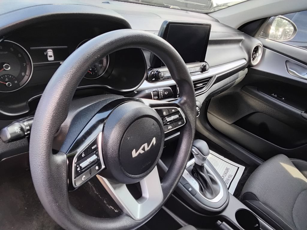 Used 2022 Kia Forte LXS FWD image 7