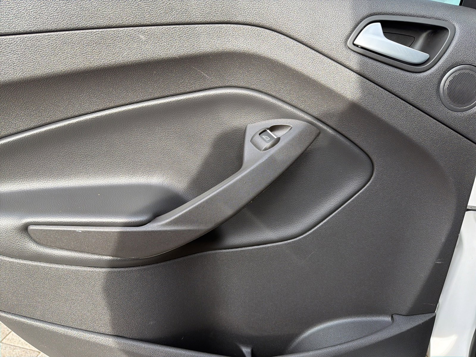 Used 2017 Ford Escape Titanium image 21