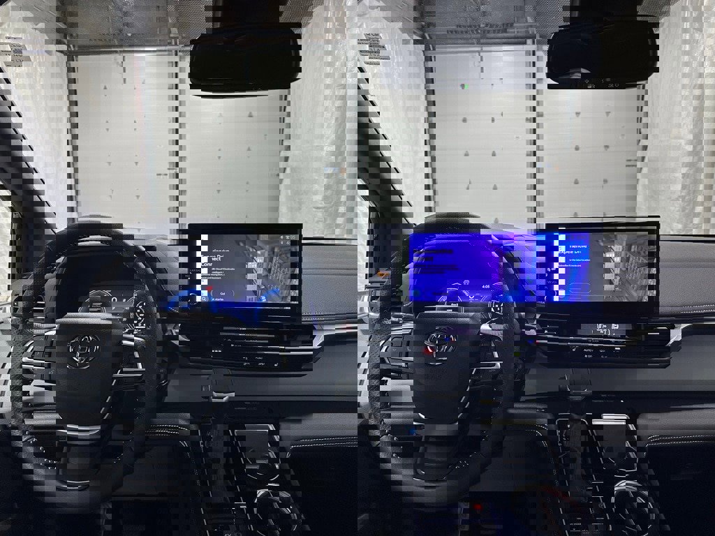 Used 2025 Toyota Sienna XSE image 16