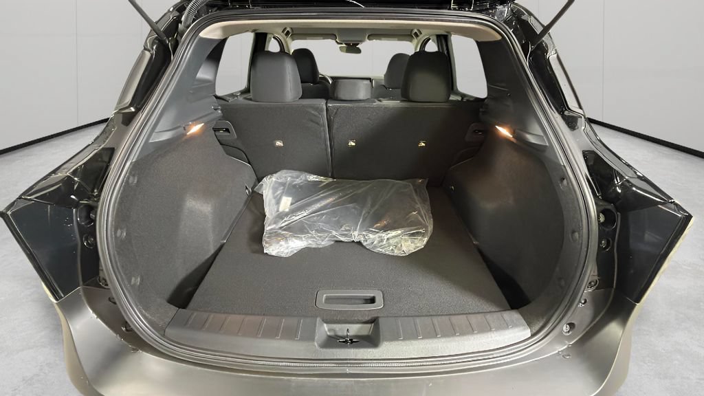 Used 2026 Nissan Kicks SV FWD image 28