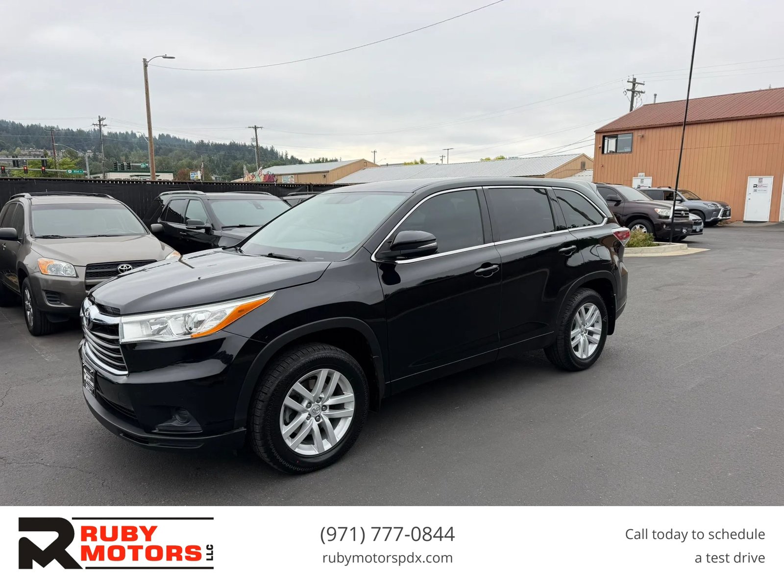 Used 2014 Toyota Highlander LE AWD/4WD image 1