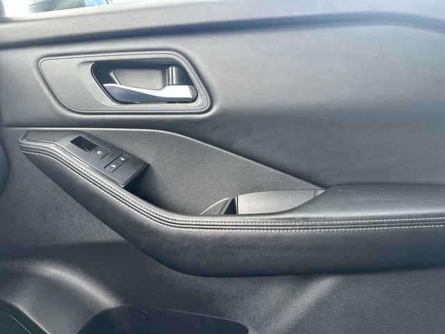 Used 2024 Nissan Rogue SV image 19