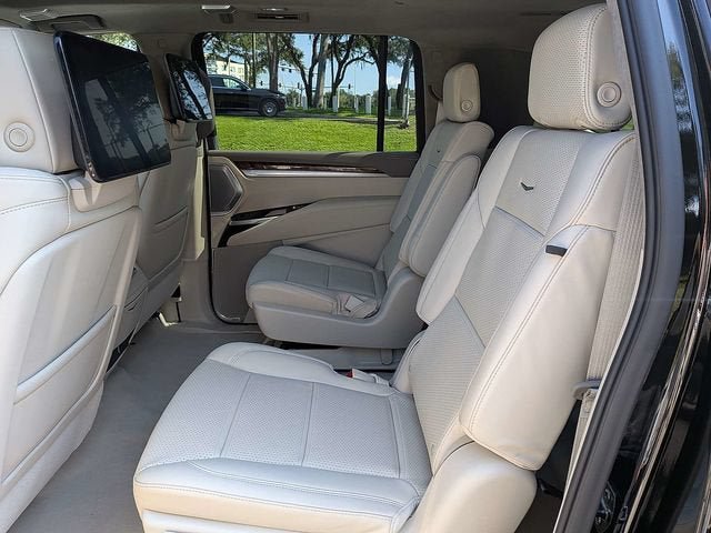 New 2026 Cadillac Escalade ESV Platinum Luxury w/ LPO, Floor Liner Package AWD/4WD image 16