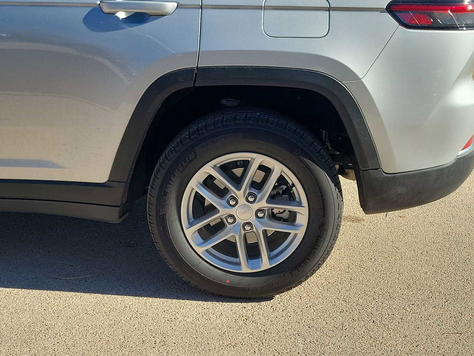 Used 2024 Jeep Grand Cherokee Laredo X w/ Luxury Tech Group I image 8