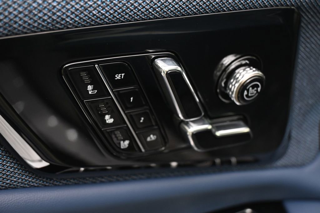 New 2026 Cadillac Optiq Luxury 2 image 14
