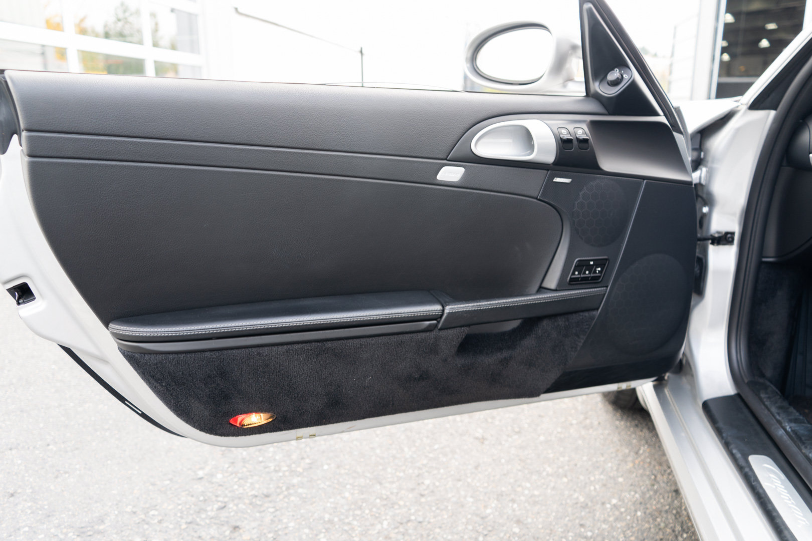 Used 2006 Porsche Cayman S RWD image 19