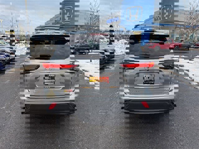 Used 2023 Toyota Highlander XLE image 8