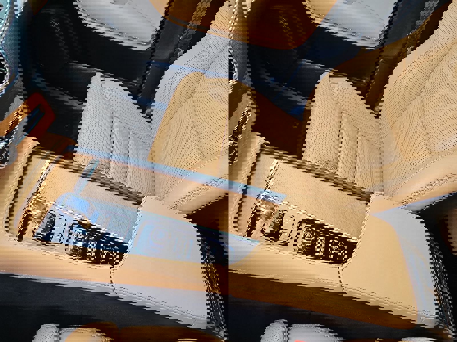 Used 2019 Volvo XC90 T8 Inscription w/ Luxury Package image 17