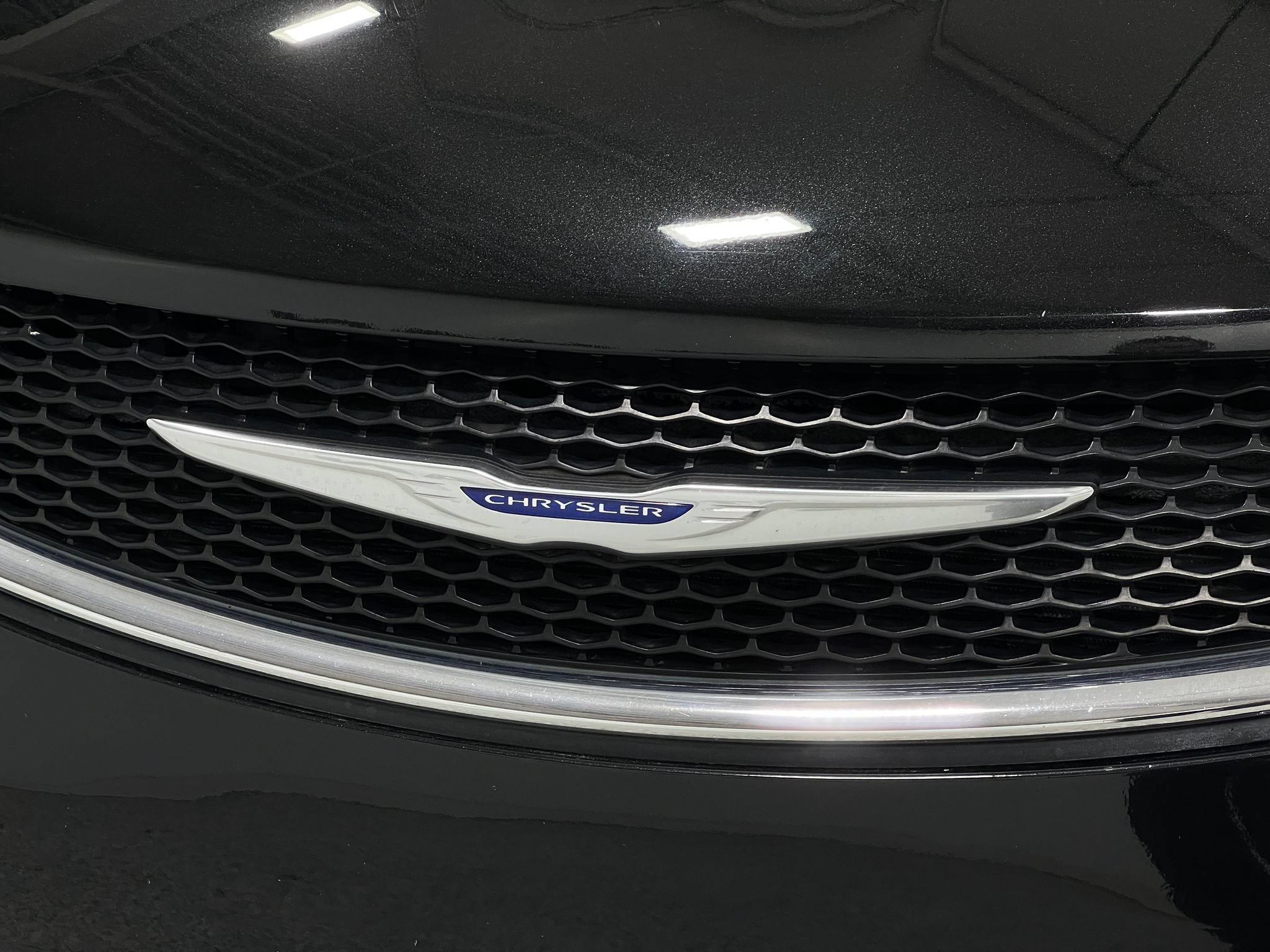 Used 2019 Chrysler Pacifica Limited FWD image 37
