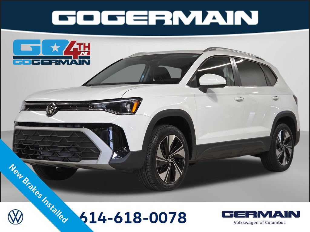 Used 2025 Volkswagen Taos SE AWD/4WD image 1