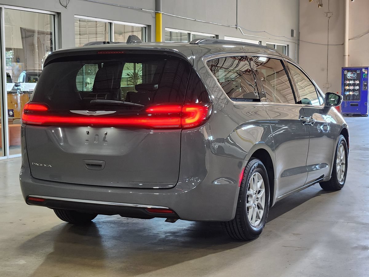 Used 2022 Chrysler Pacifica Touring-L FWD image 8