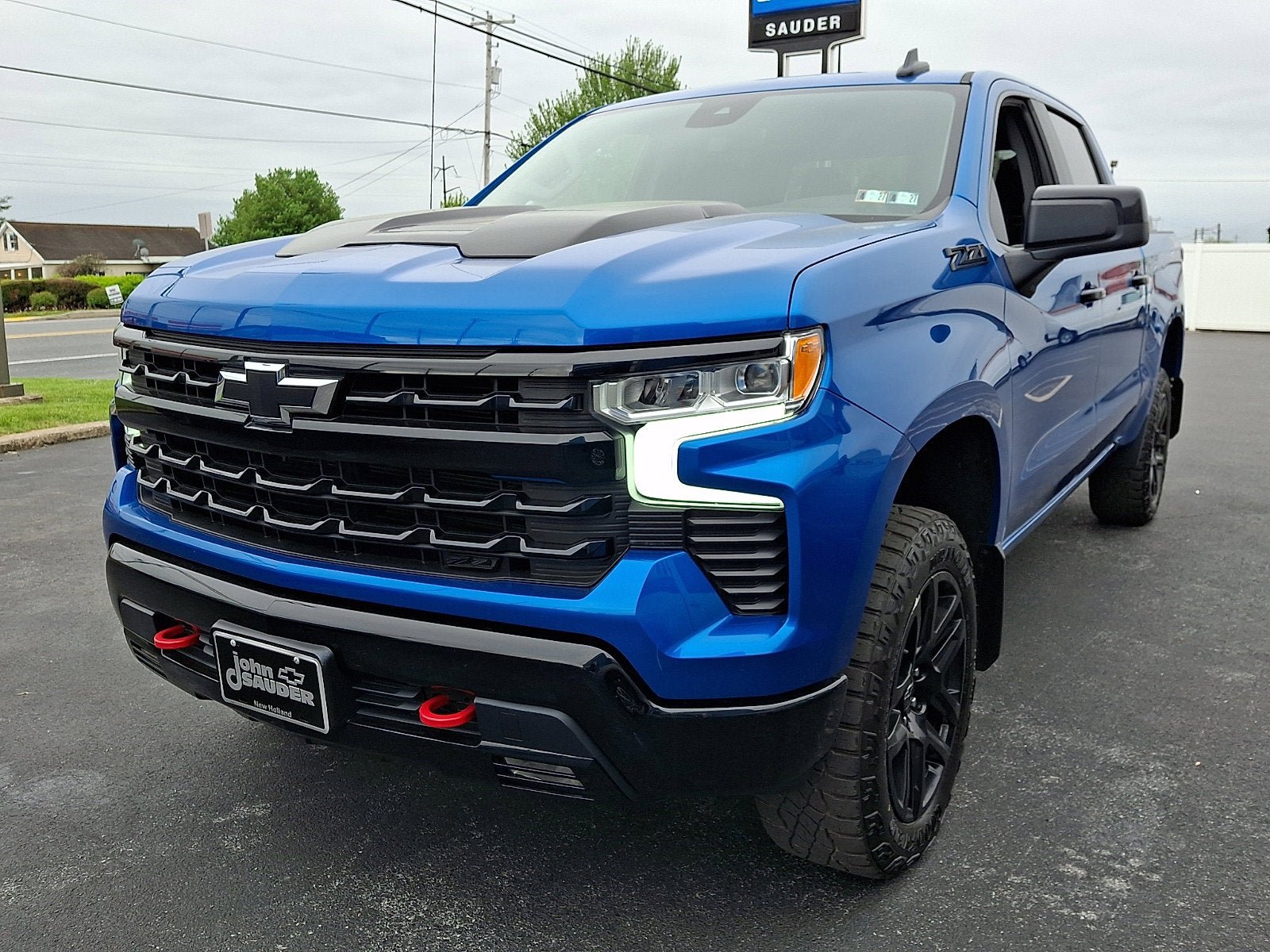Used 2023 Chevrolet Silverado 1500 LT Trail Boss w/ LPO, Dark Essentials Package AWD/4WD image 3