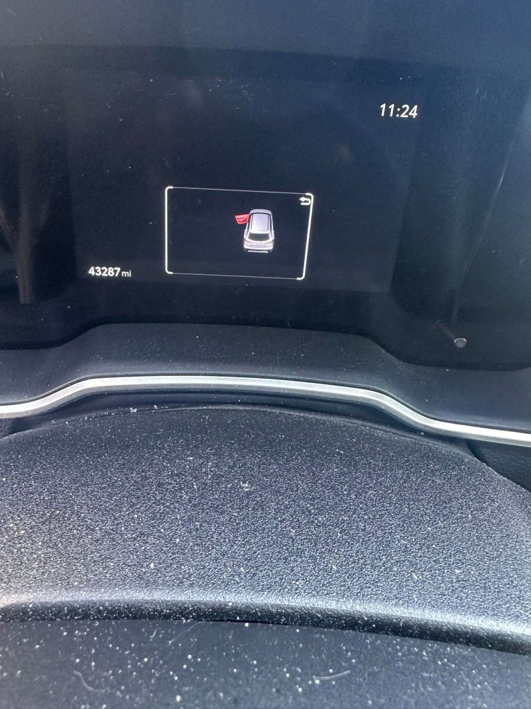 Used 2023 Toyota Corolla Cross XLE w/ Convenience Package image 9