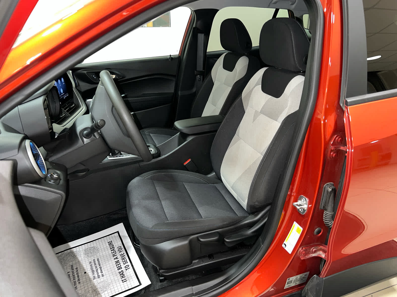 Used 2024 Chevrolet Trax LS w/ LS Convenience Package FWD image 9