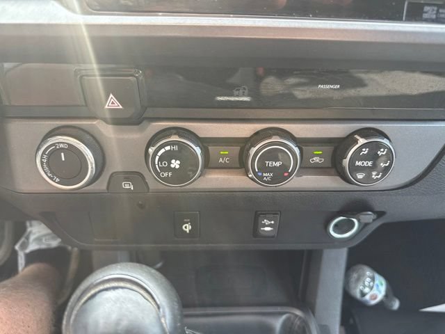Used 2016 Toyota Tacoma TRD Sport w/ Towing Package AWD/4WD image 16