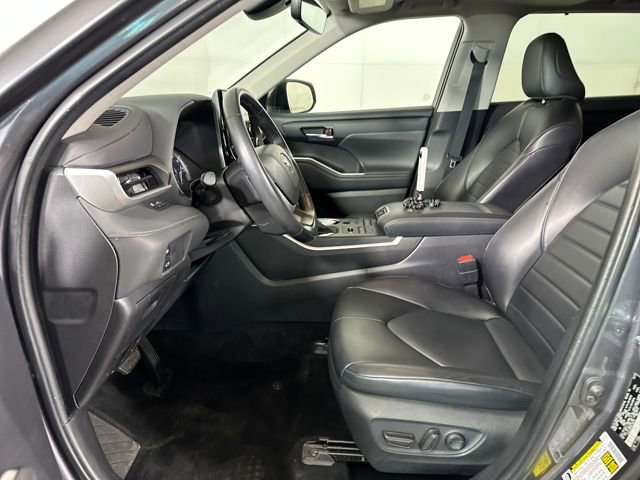 Used 2022 Toyota Highlander XLE image 11