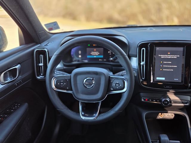 Used 2023 Volvo XC40 B5 Core image 20