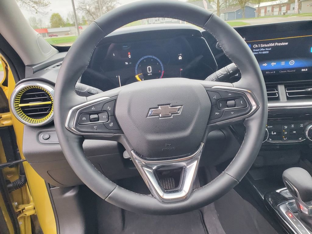 Used 2025 Chevrolet Trax ACTIV FWD image 12