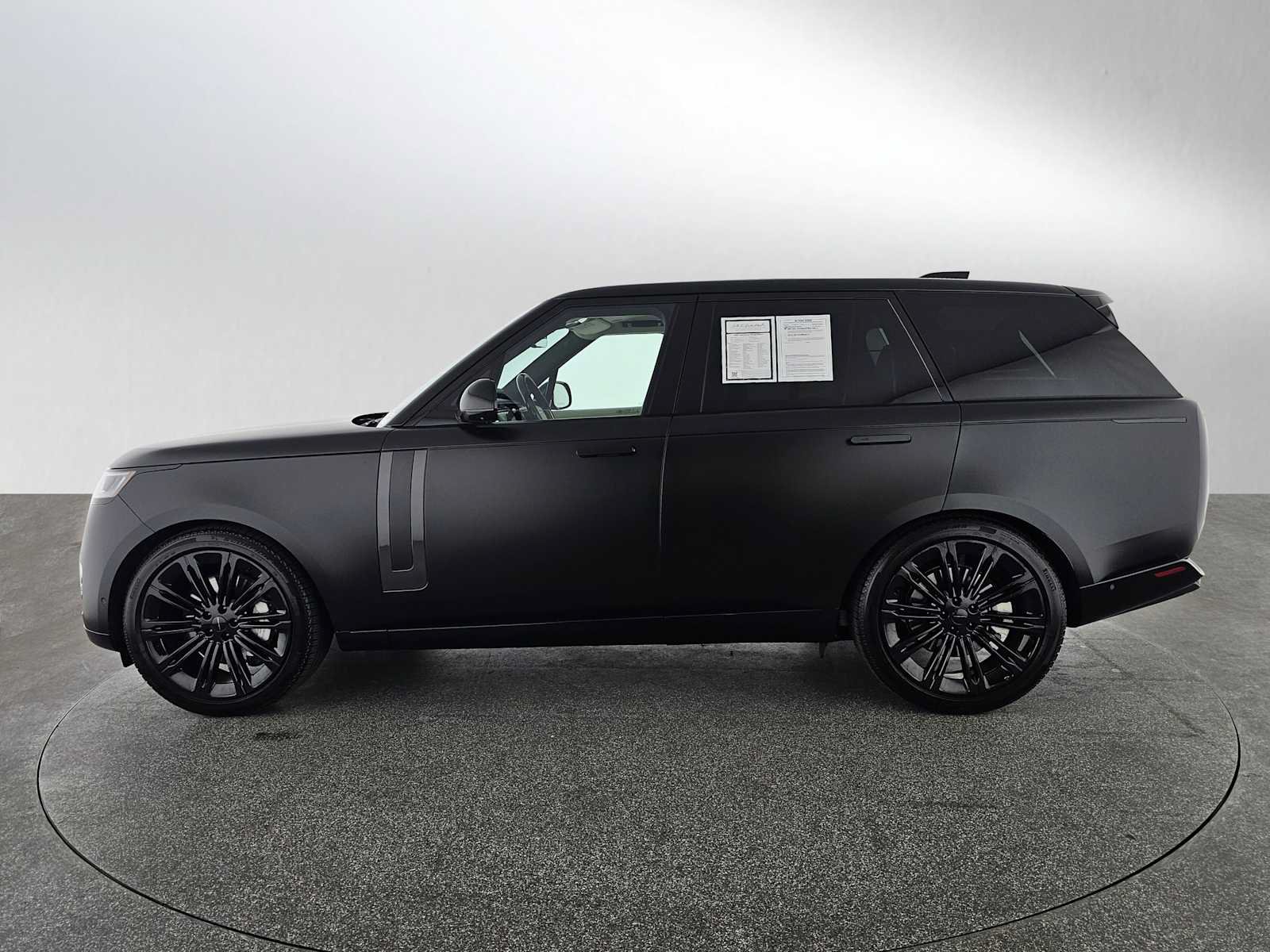 Used 2026 Land Rover Range Rover SE AWD/4WD image 2