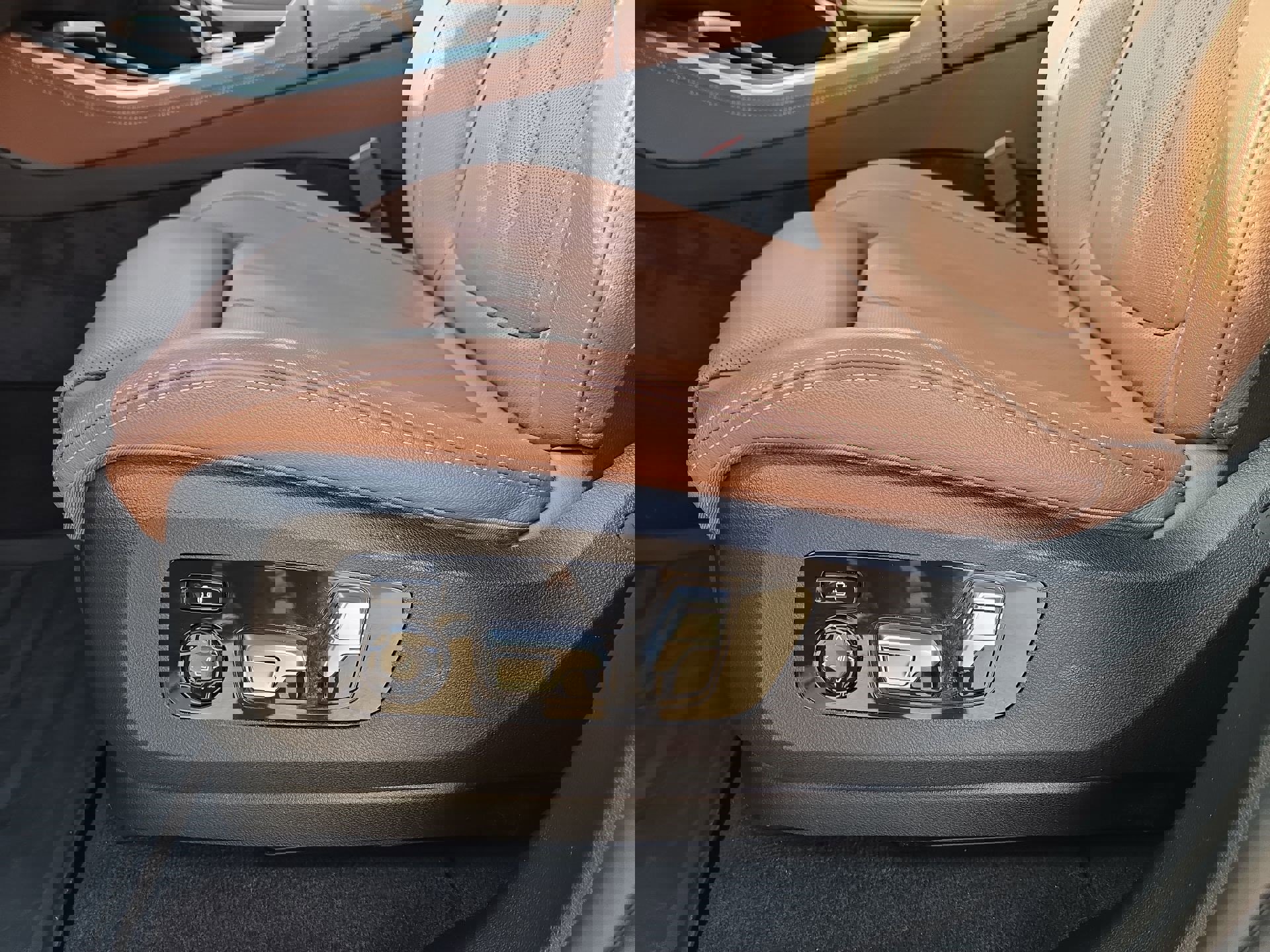 Certified 2022 BMW X5 xDrive40i w/ Luxury Seating Package image 17