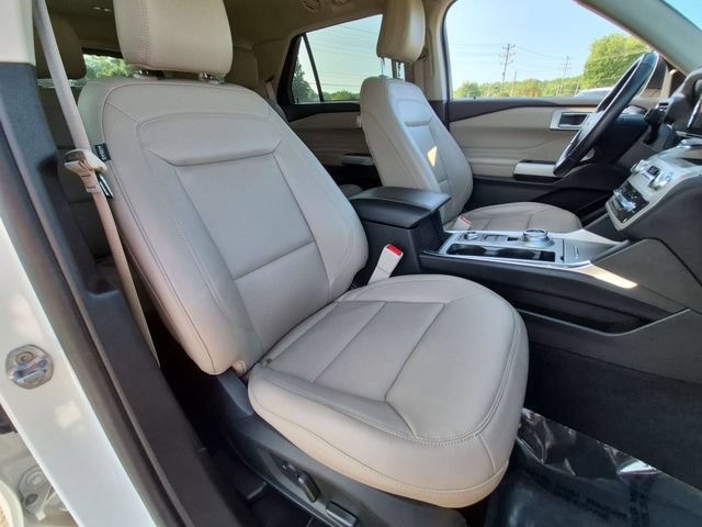 Used 2023 Ford Explorer XLT w/ Equipment Group 202A AWD/4WD image 34