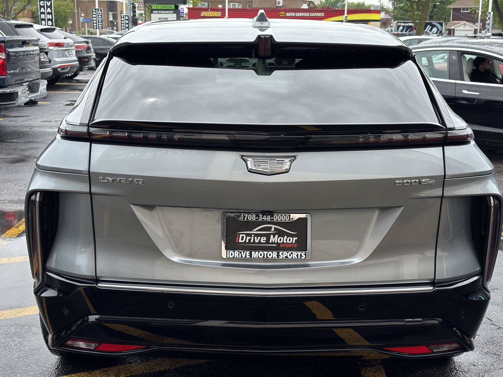 Used 2024 Cadillac Lyriq Luxury AWD/4WD image 6