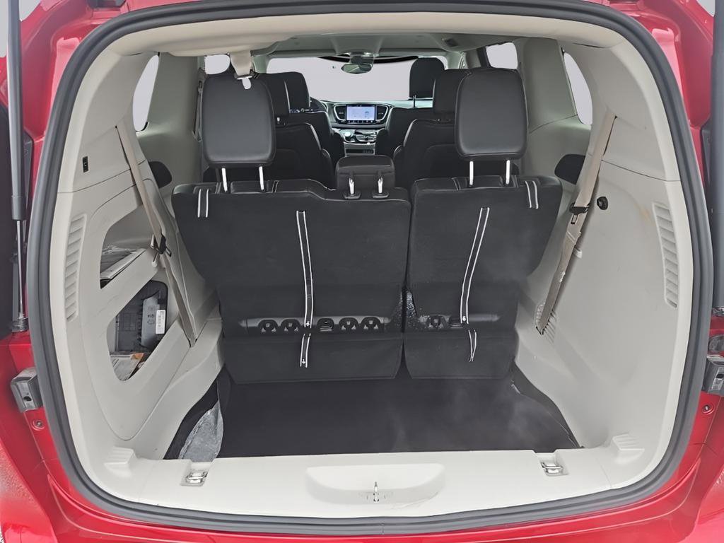 Used 2024 Chrysler Pacifica Touring-L FWD image 27