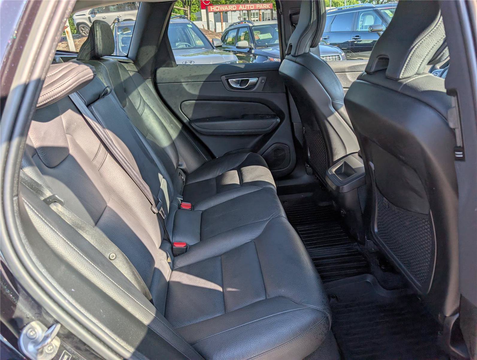 Used 2022 Volvo XC60 B5 Momentum AWD/4WD image 13