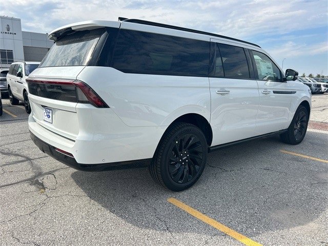 New 2025 Lincoln Navigator L Reserve w/ Jet Appearance Package image 4