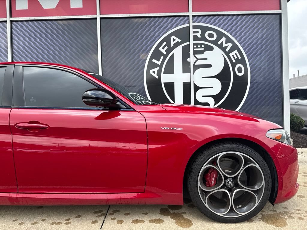 Used 2022 Alfa Romeo Giulia Veloce AWD/4WD image 3