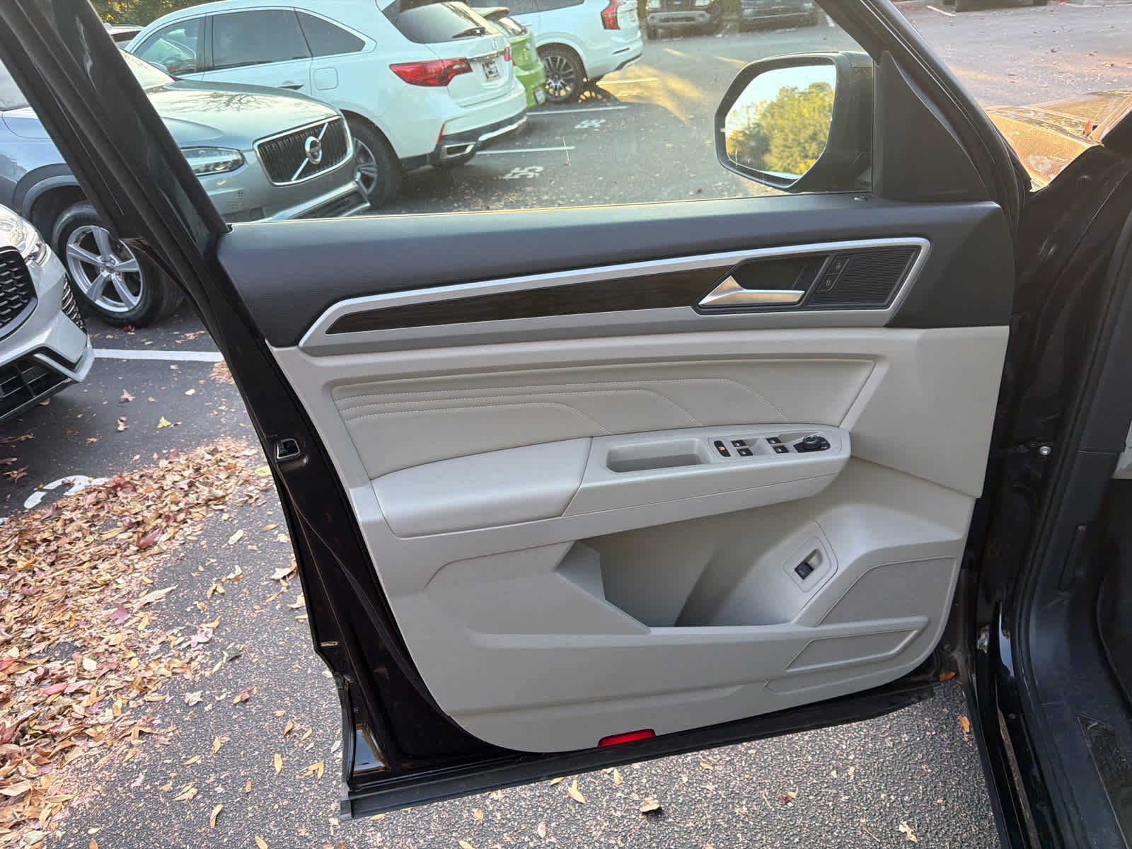 Used 2021 Volkswagen Atlas SE image 23