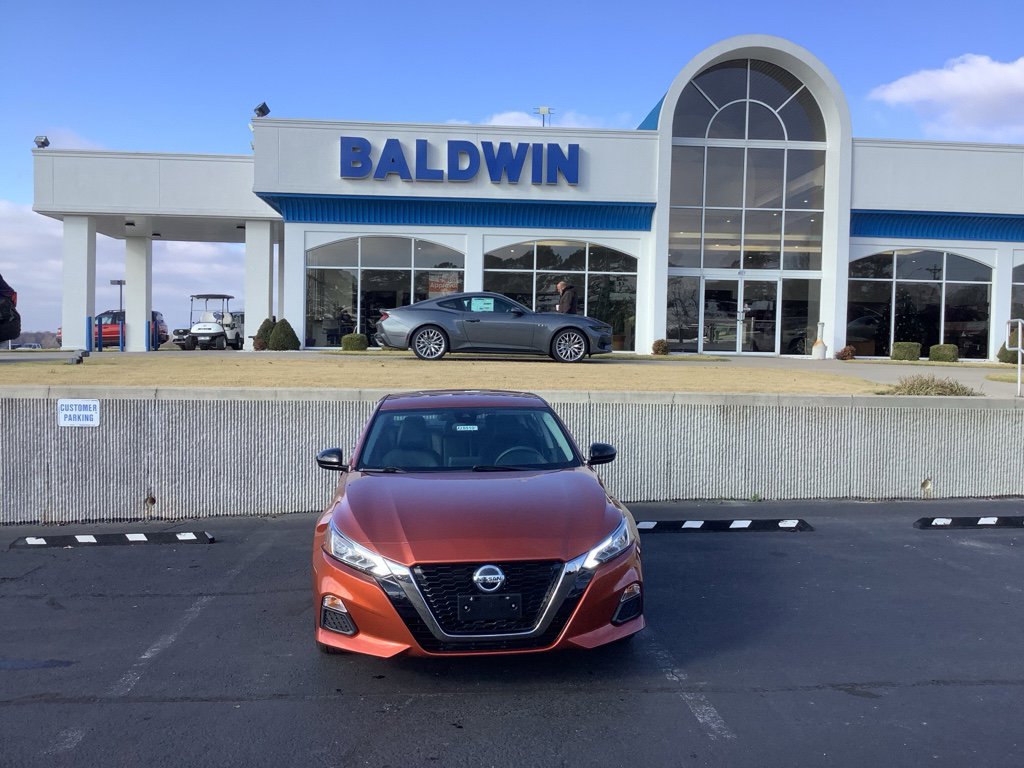 Used 2021 Nissan Altima 2.5 SR image 2