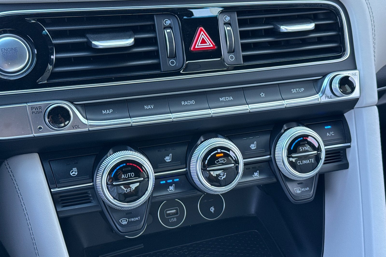 Used 2022 Genesis G70 3.3T image 28