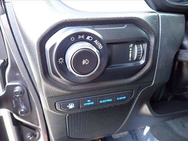 Used 2024 Jeep Wrangler Unlimited w/ Convenience Group AWD/4WD image 12