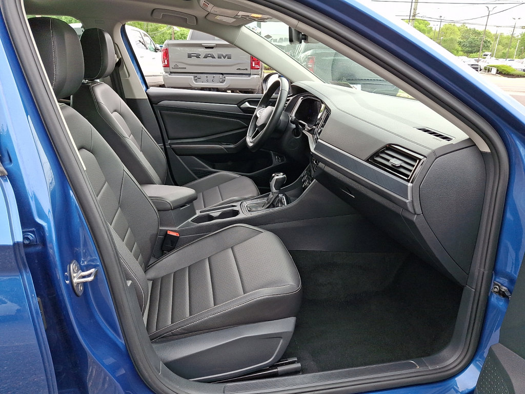 Used 2024 Volkswagen Jetta SE FWD image 9