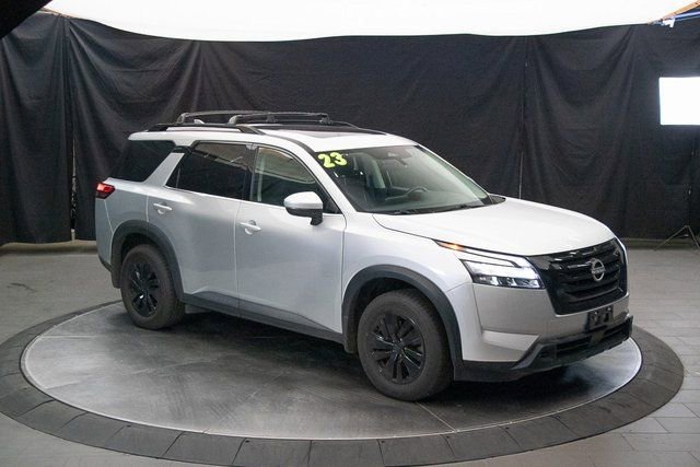 Used 2023 Nissan Pathfinder SV w/ SV Premium Package image 2