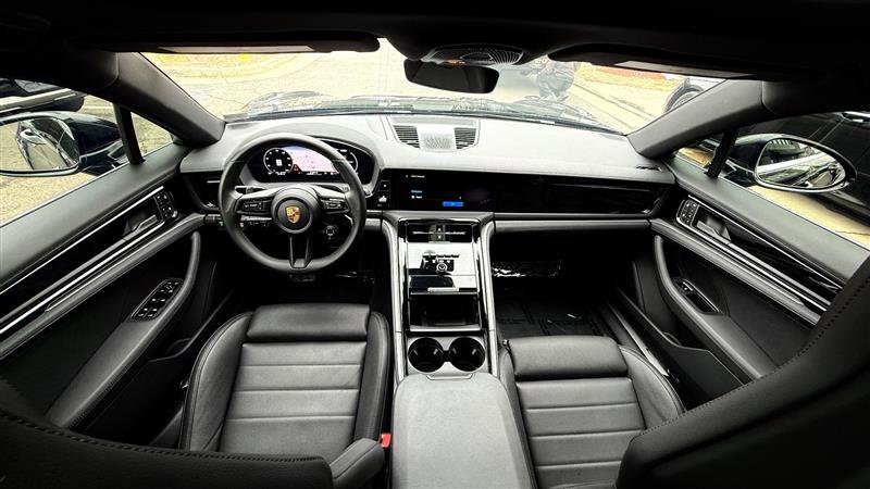 Used 2025 Porsche Panamera 4 w/ Premium Package image 20
