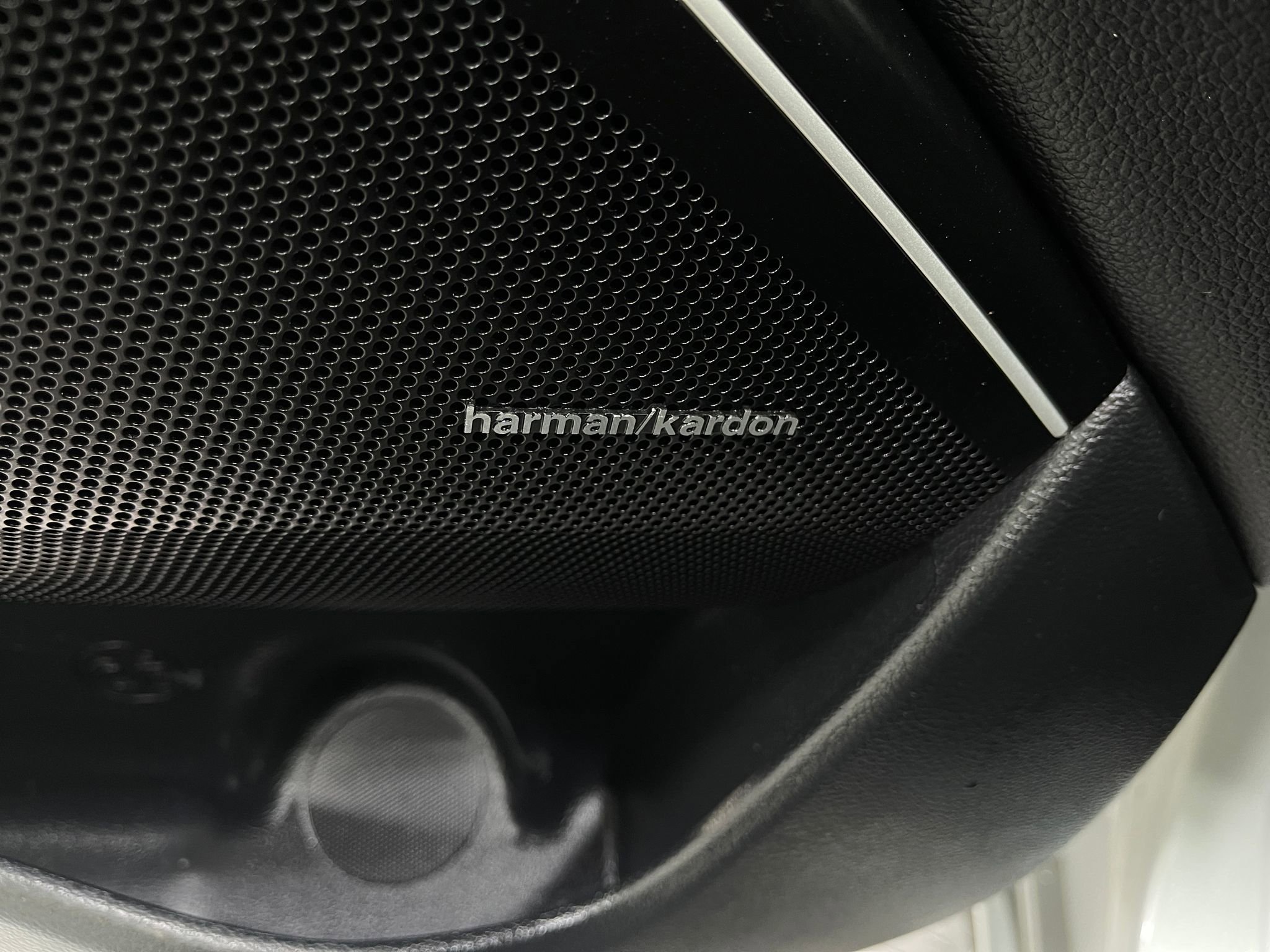 Used 2018 Kia Cadenza Technology image 18