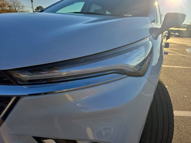 Used 2023 Buick Enclave Avenir image 32