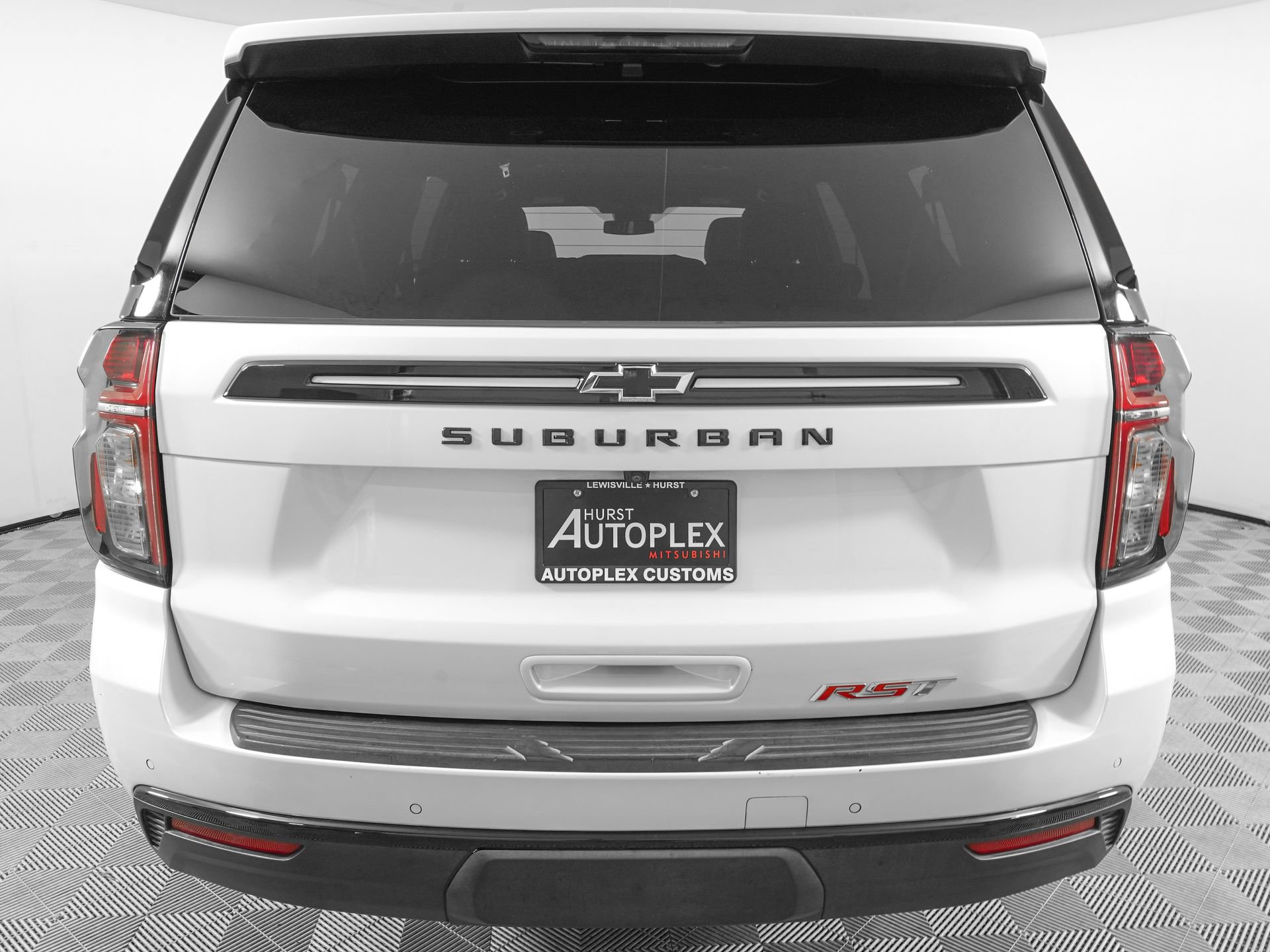 Used 2024 Chevrolet Suburban RST RWD image 5
