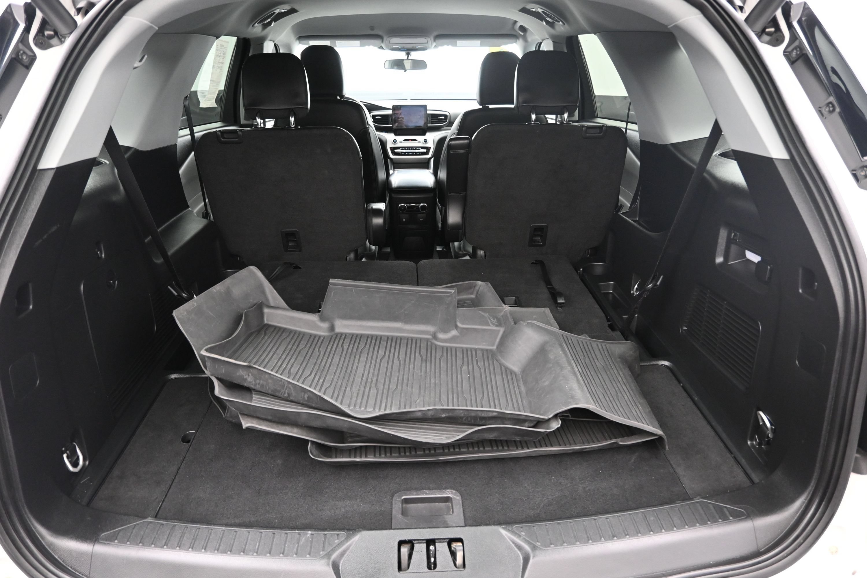 Used 2023 Ford Explorer XLT w/ Equipment Group 202A AWD/4WD image 24