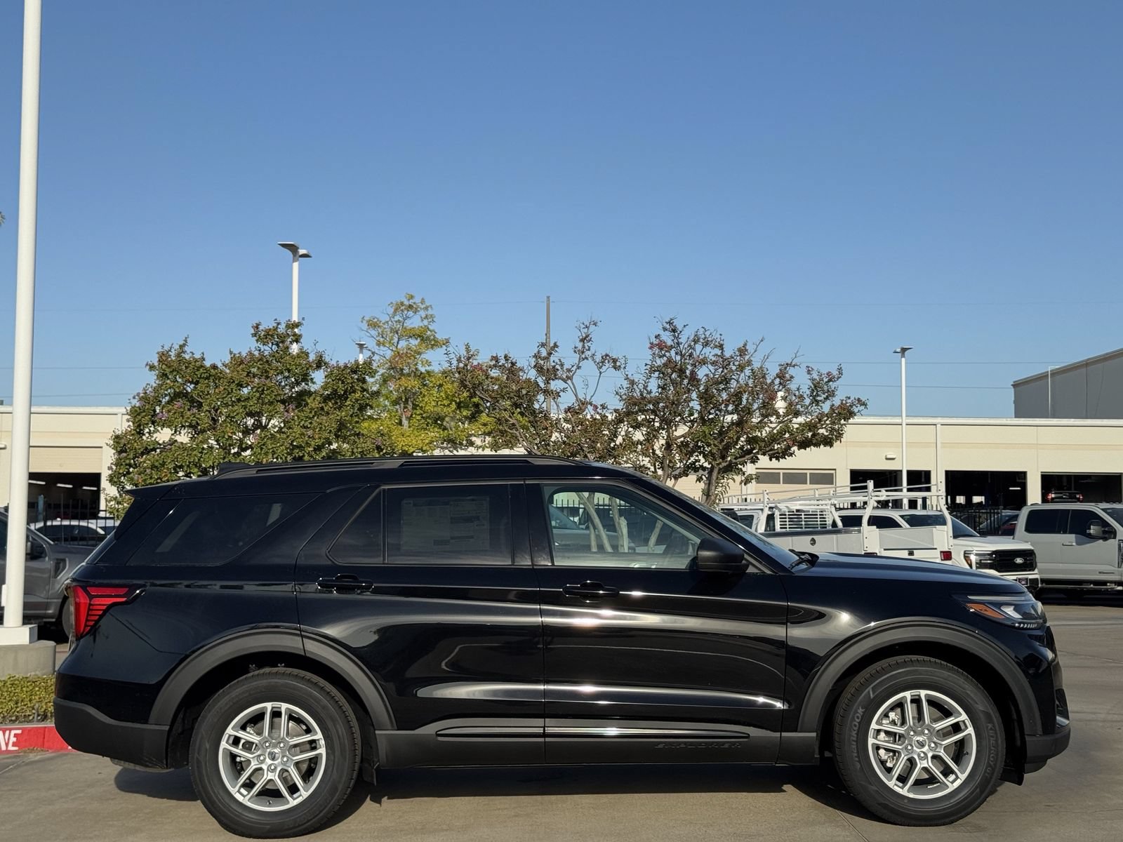 New 2026 Ford Explorer Active RWD image 3