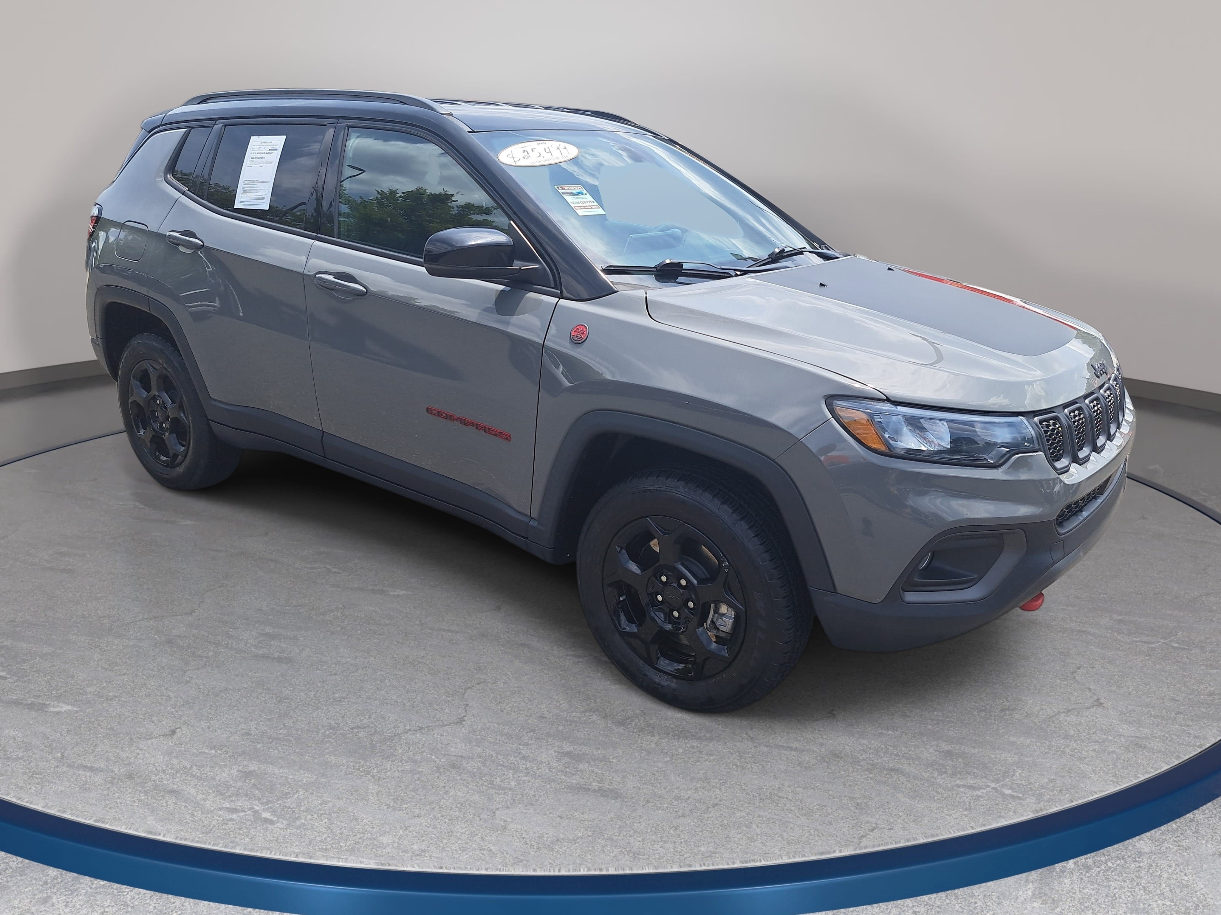 Used 2023 Jeep Compass Trailhawk AWD/4WD image 3