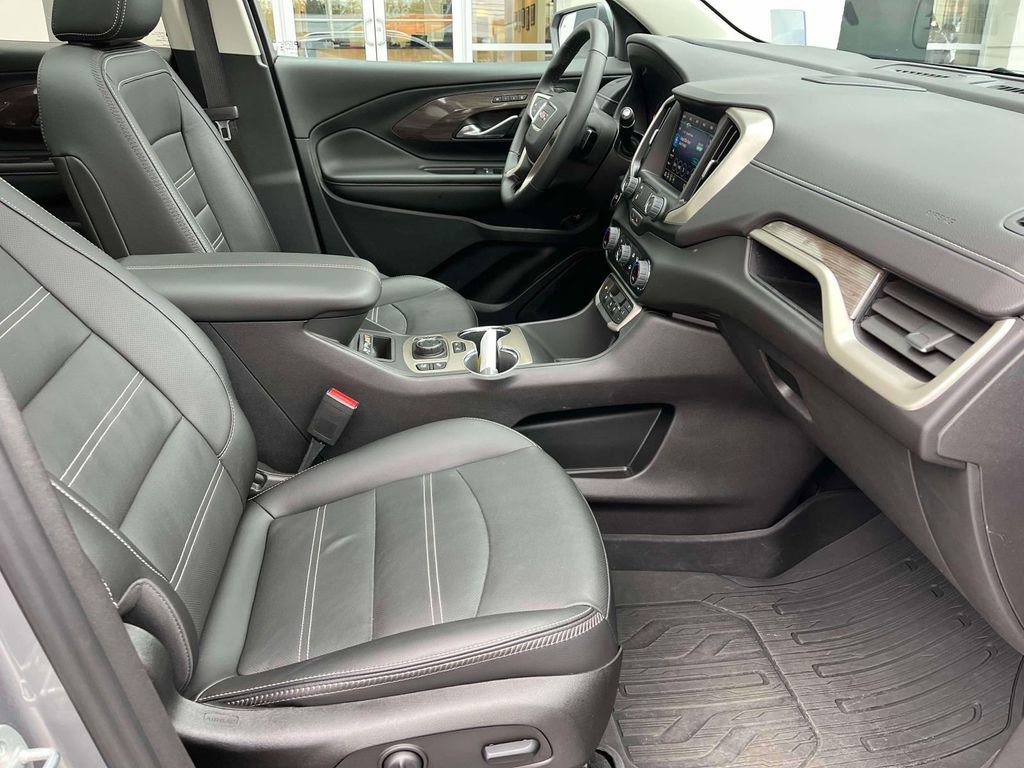 Used 2024 GMC Terrain Denali w/ Denali Premium Package image 23